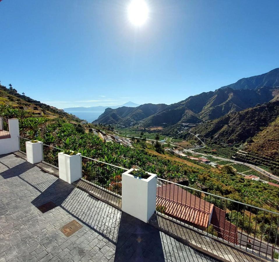 Casa La Sabina Roja 1 - Casa Con Impresionantes Vistas Sobre Hermigua Y El Mar Exterior foto