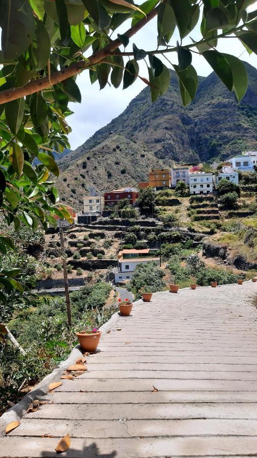 Casa La Sabina Roja 1 - Casa Con Impresionantes Vistas Sobre Hermigua Y El Mar Exterior foto