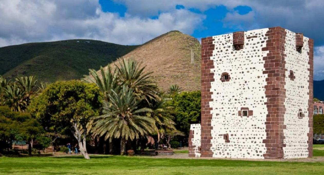 Casa La Sabina Roja 1 - Casa Con Impresionantes Vistas Sobre Hermigua Y El Mar Exterior foto